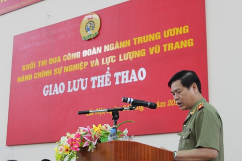 Đồng chí Trung tướng Nguyễn Xuân Mười, Phó Tổng cục trưởng Tổng cục XDLL CAND phát biểu tại Lễ khai mạc Hội thao